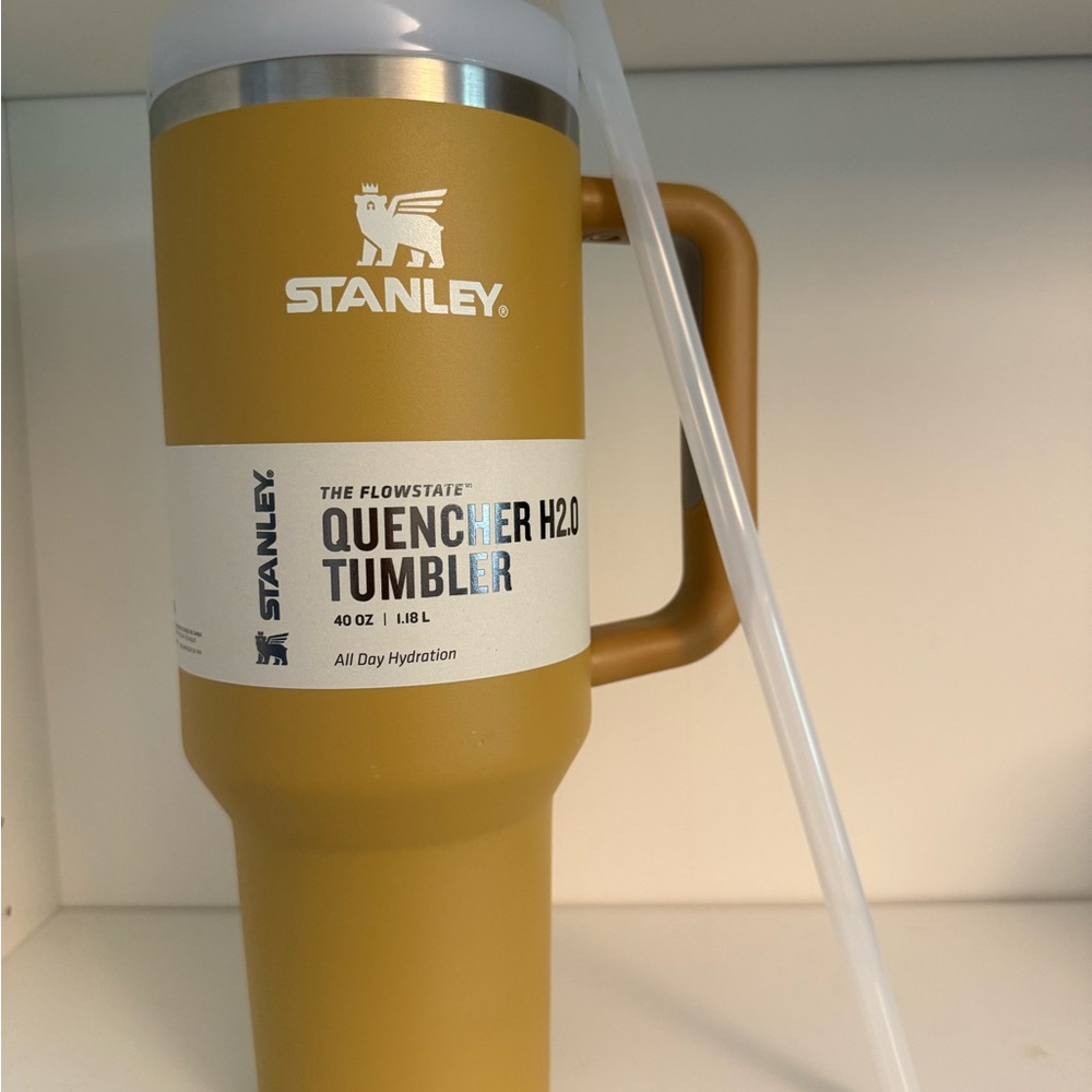 Stanley Gold Quencher H2.0 Tumbler with Handle